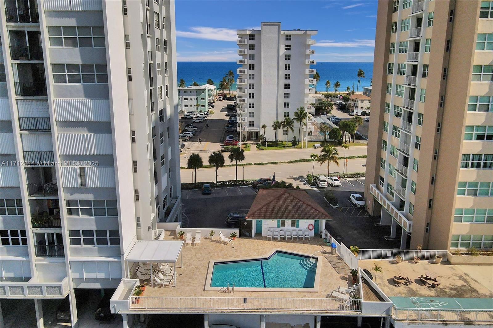 Real estate property located at 1400 Ocean Dr #506, Broward, Trafalgar Towers Condomin, Hollywood, FL