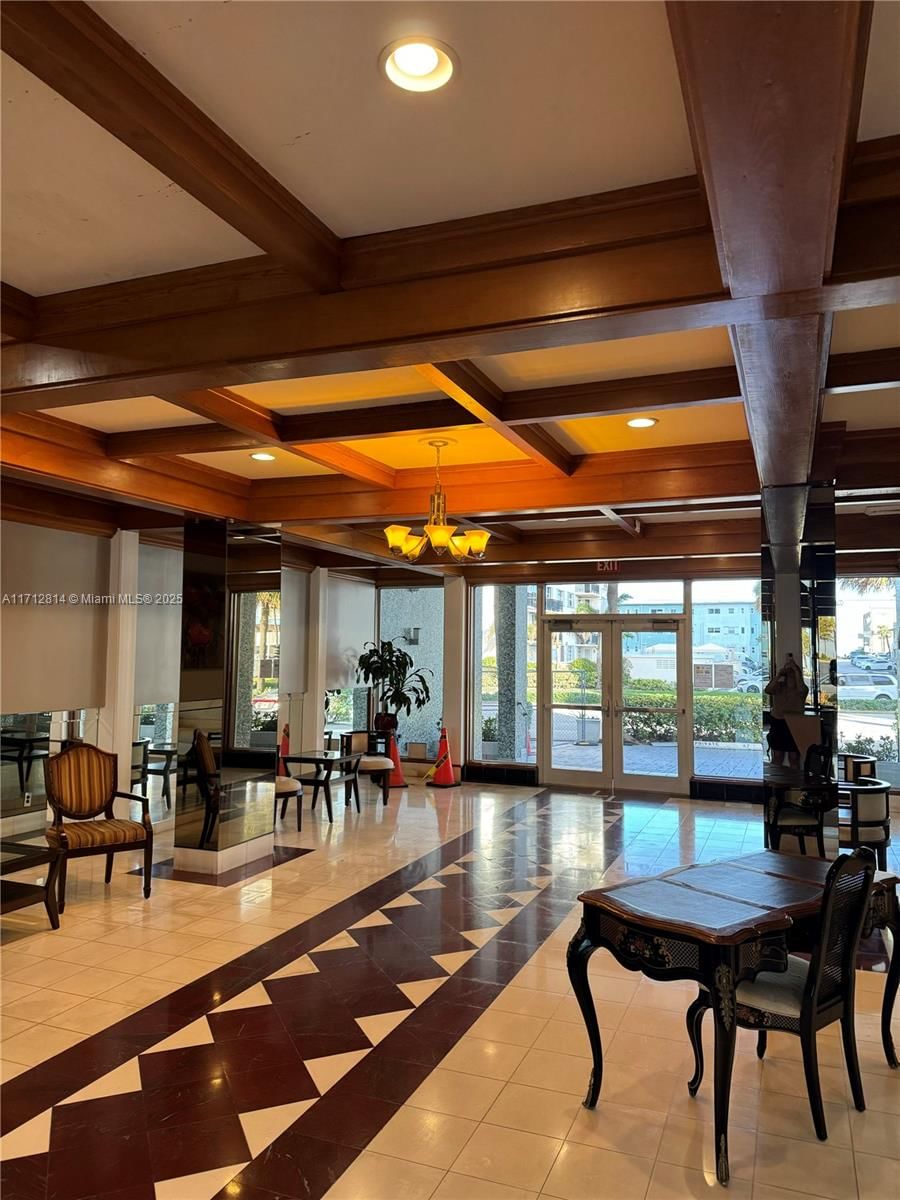 Real estate property located at 1400 Ocean Dr #506, Broward, Trafalgar Towers Condomin, Hollywood, FL