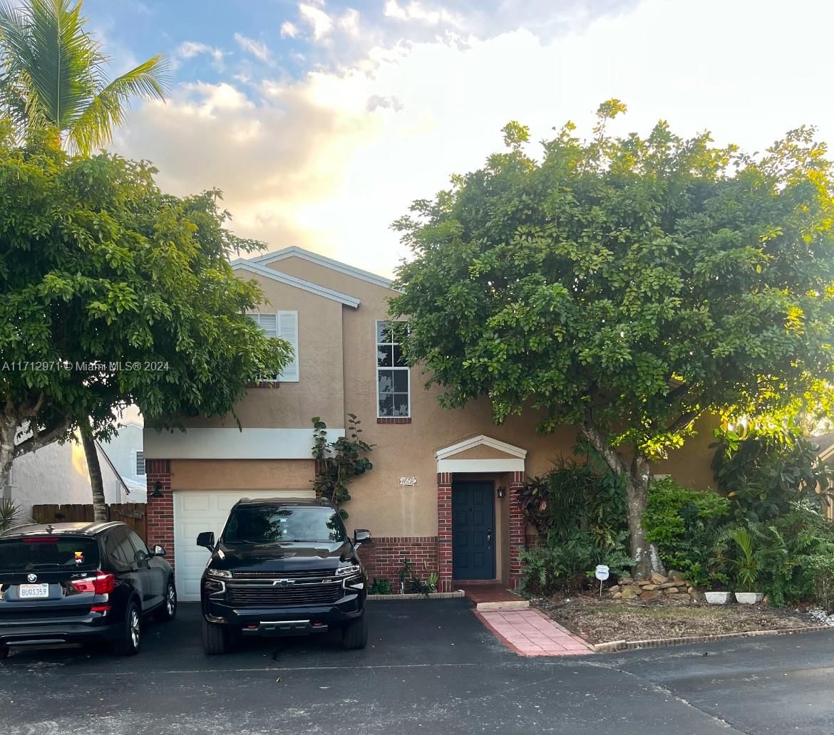 Real estate property located at 8608 193rd Ter, Miami-Dade, WESTBROOKE AT AVALON SEC, Hialeah, FL