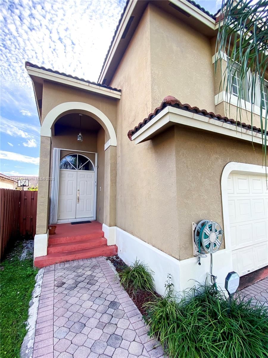 Real estate property located at 15626 100th Ter, Miami-dade, Lakeside At The Hammocks, Miami, FL