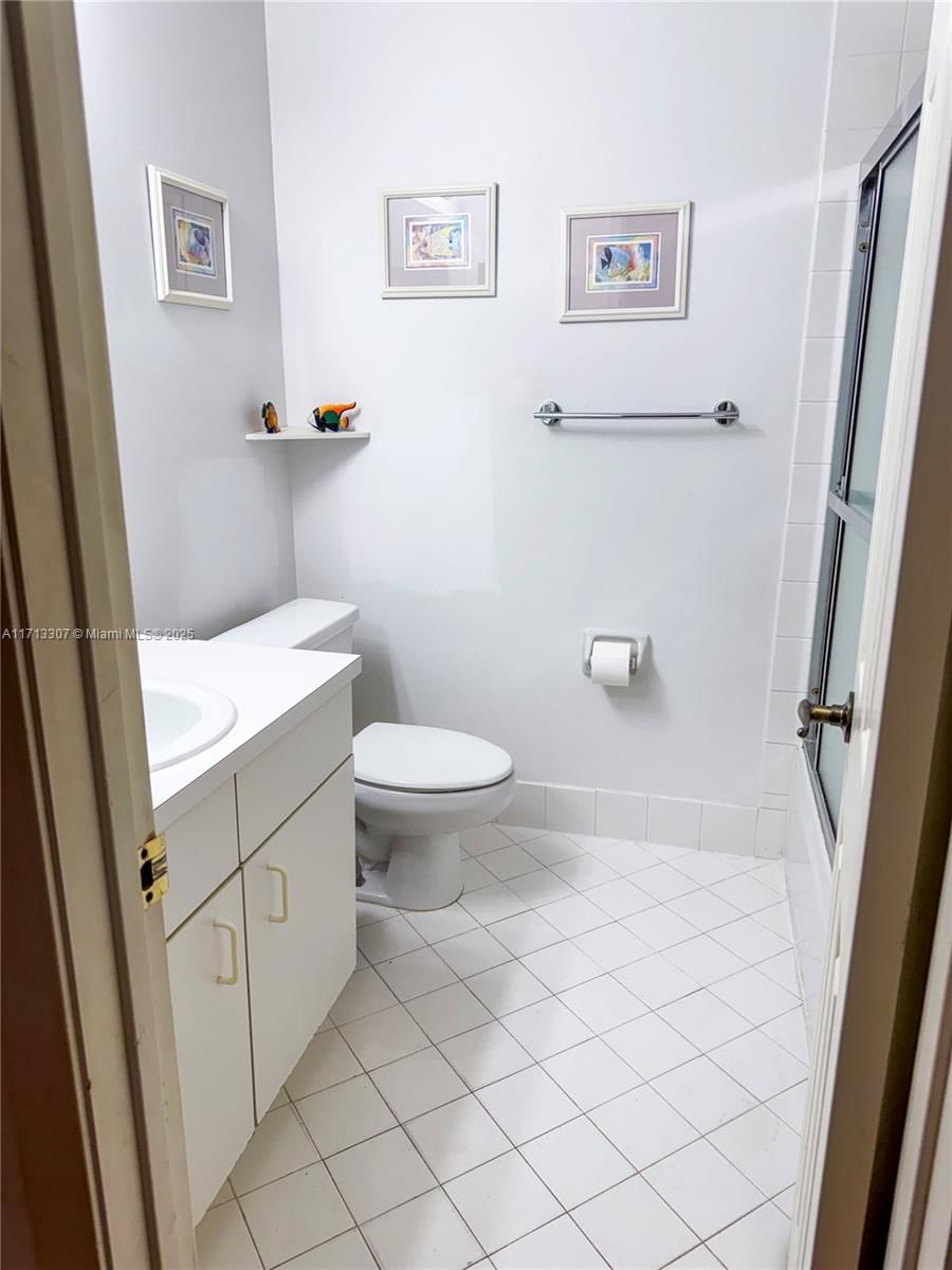 Real estate property located at 15626 100th Ter, Miami-dade, Lakeside At The Hammocks, Miami, FL