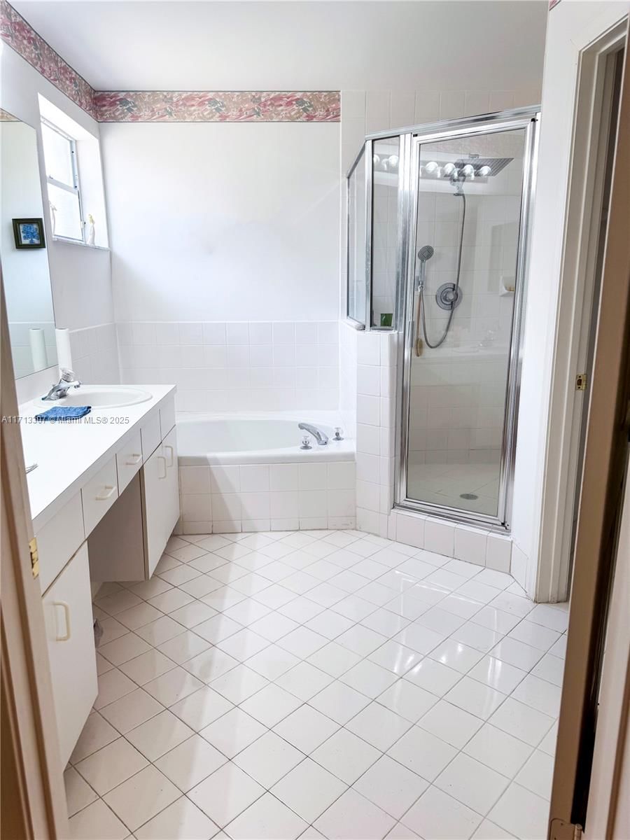Real estate property located at 15626 100th Ter, Miami-dade, Lakeside At The Hammocks, Miami, FL