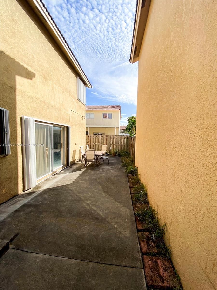 Real estate property located at 15626 100th Ter, Miami-dade, Lakeside At The Hammocks, Miami, FL