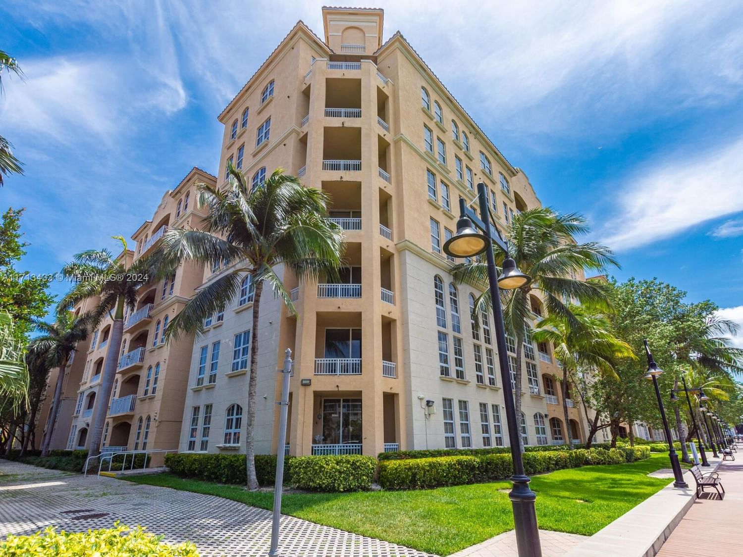 Real estate property located at 3001 185th St #517, Miami-Dade, ALAQUA CONDO, Aventura, FL