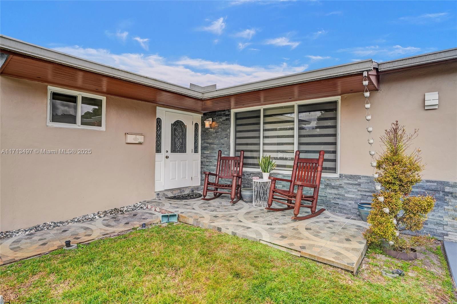 Real estate property located at 19610 1st Pl, Miami-dade, Sierra 4th Addn, Miami, FL