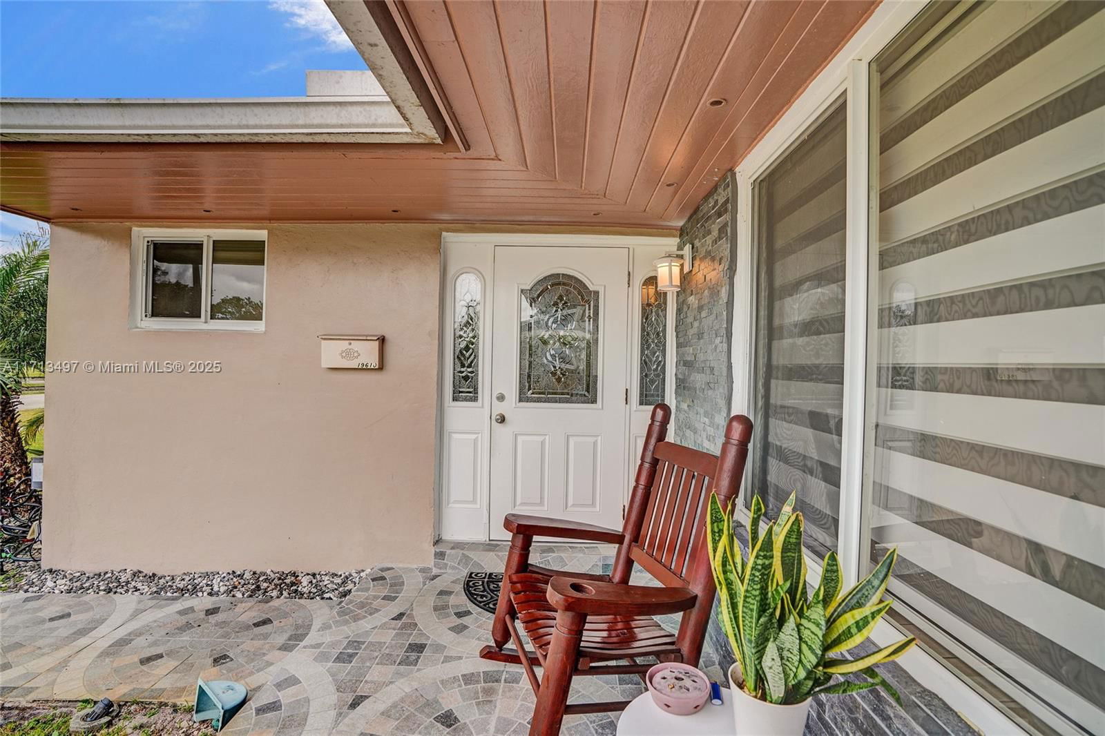 Real estate property located at 19610 1st Pl, Miami-dade, Sierra 4th Addn, Miami, FL