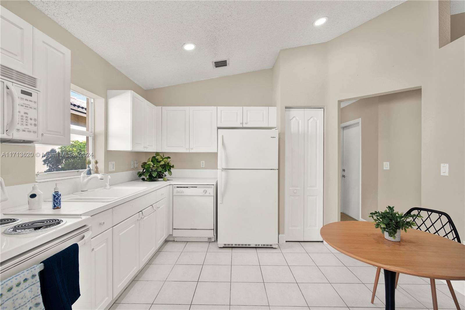 Real estate property located at 5212 112th Ct, Miami-dade, Doral Landings East Repla, Doral, FL