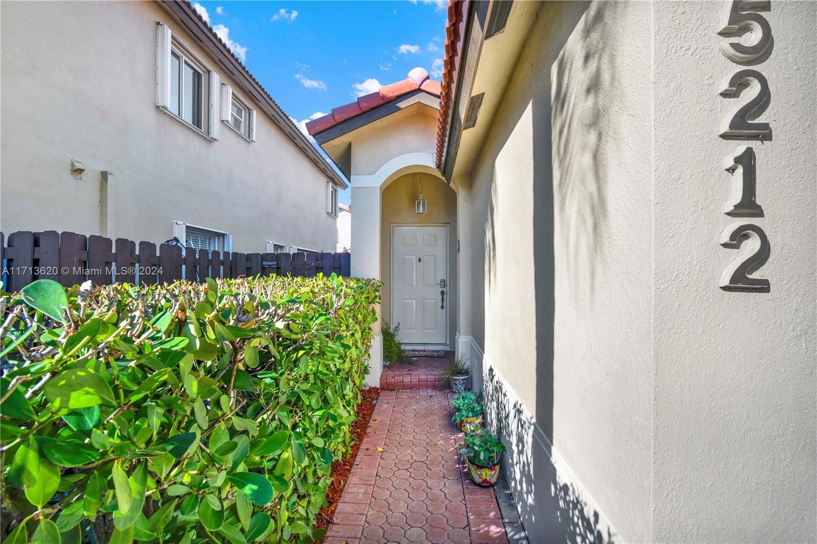 Real estate property located at 5212 112th Ct, Miami-dade, Doral Landings East Repla, Doral, FL