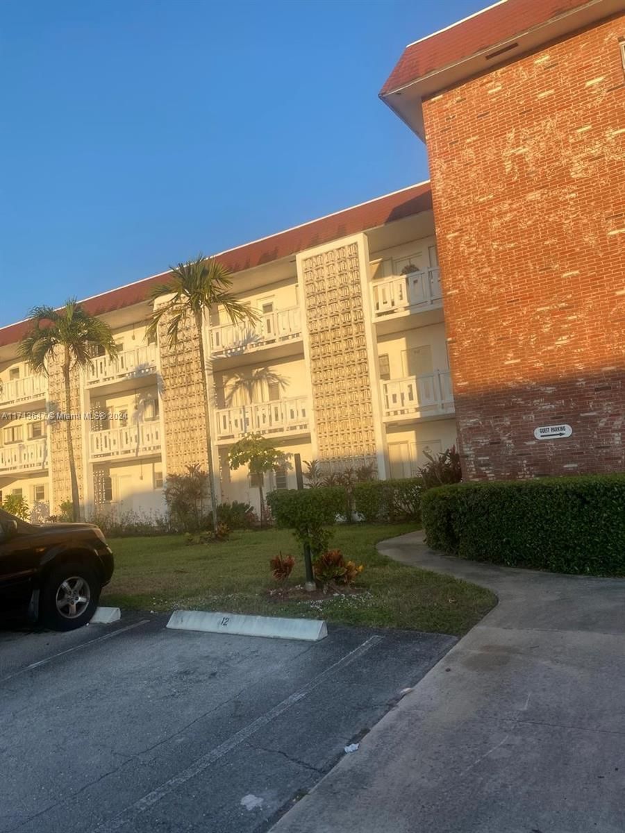 Real estate property located at 1330 43rd Ave #208, Broward, PARK SOUTH EIGHT INC COND, Lauderhill, FL