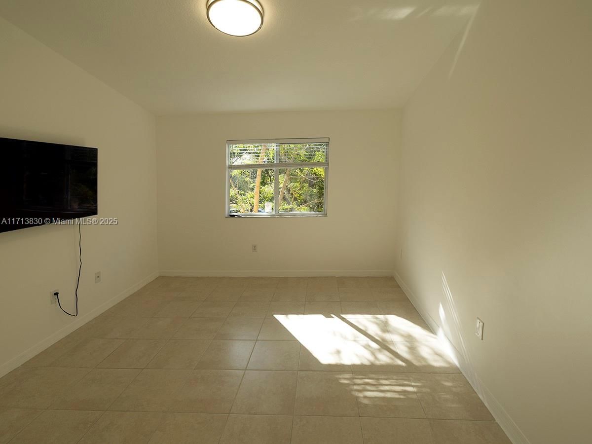 Real estate property located at 3380 9th St #201, Miami-dade, Monterey At Malibu Bay Co, Homestead, FL