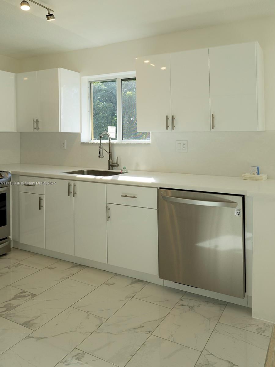 Real estate property located at 3380 9th St #201, Miami-dade, Monterey At Malibu Bay Co, Homestead, FL