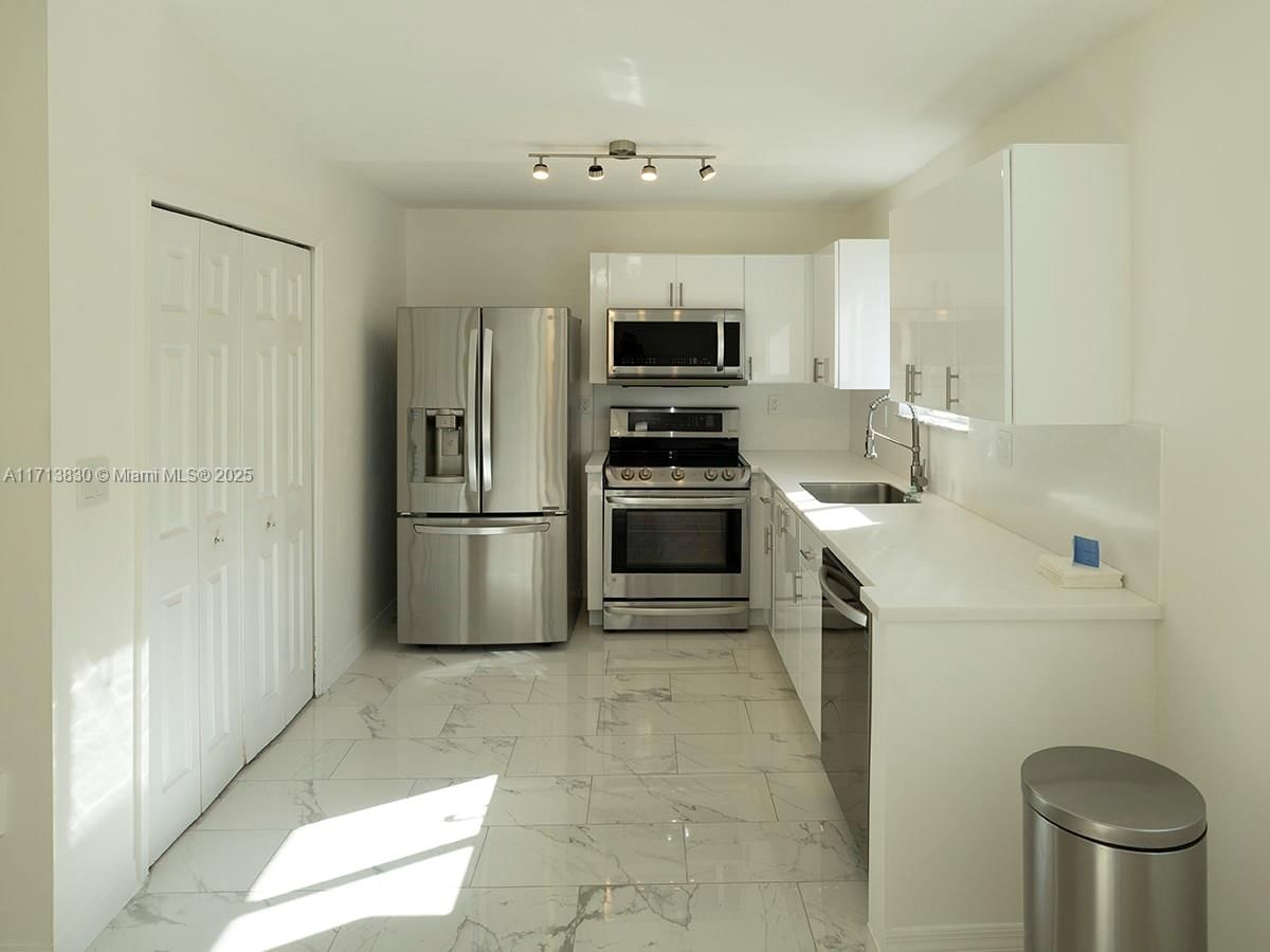 Real estate property located at 3380 9th St #201, Miami-dade, Monterey At Malibu Bay Co, Homestead, FL