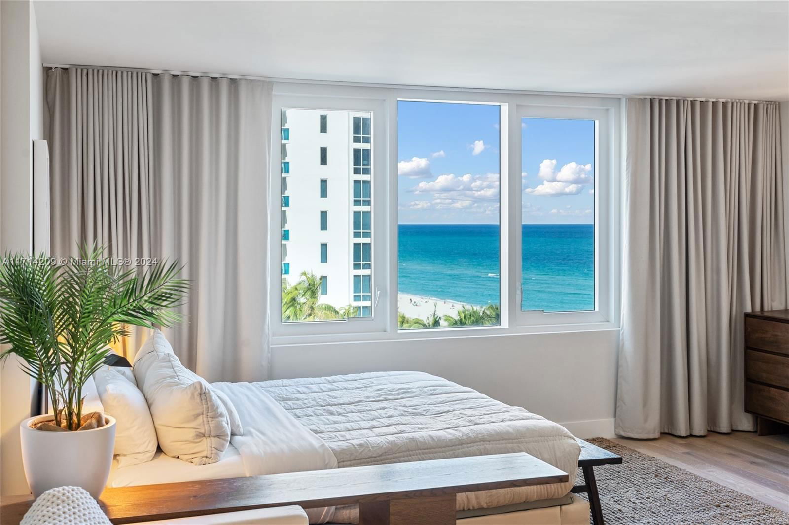 Real estate property located at 2301 Collins Ave #914, Miami-Dade, RONEY PALACE CONDO, Miami Beach, FL