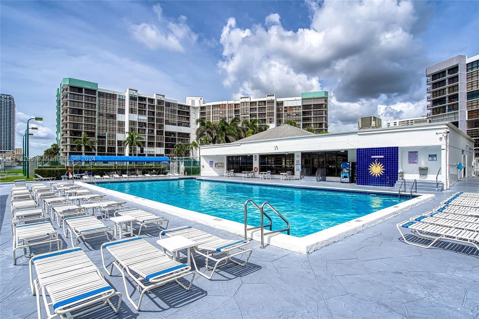 Real estate property located at 400 Leslie Dr #908, Broward, Towers Of Oceanview East, Hallandale Beach, FL