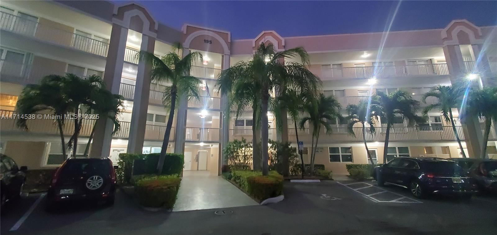 Real estate property located at 10155 24th Pl #106, Broward, SUNRISE LAKES 195 CONDO, Sunrise, FL