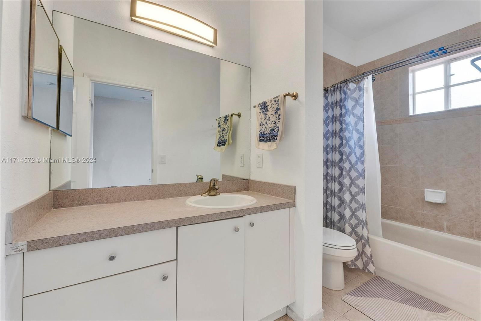 Real estate property located at 8207 Santa Monica Ter, Broward, Santa Monica, Tamarac, FL