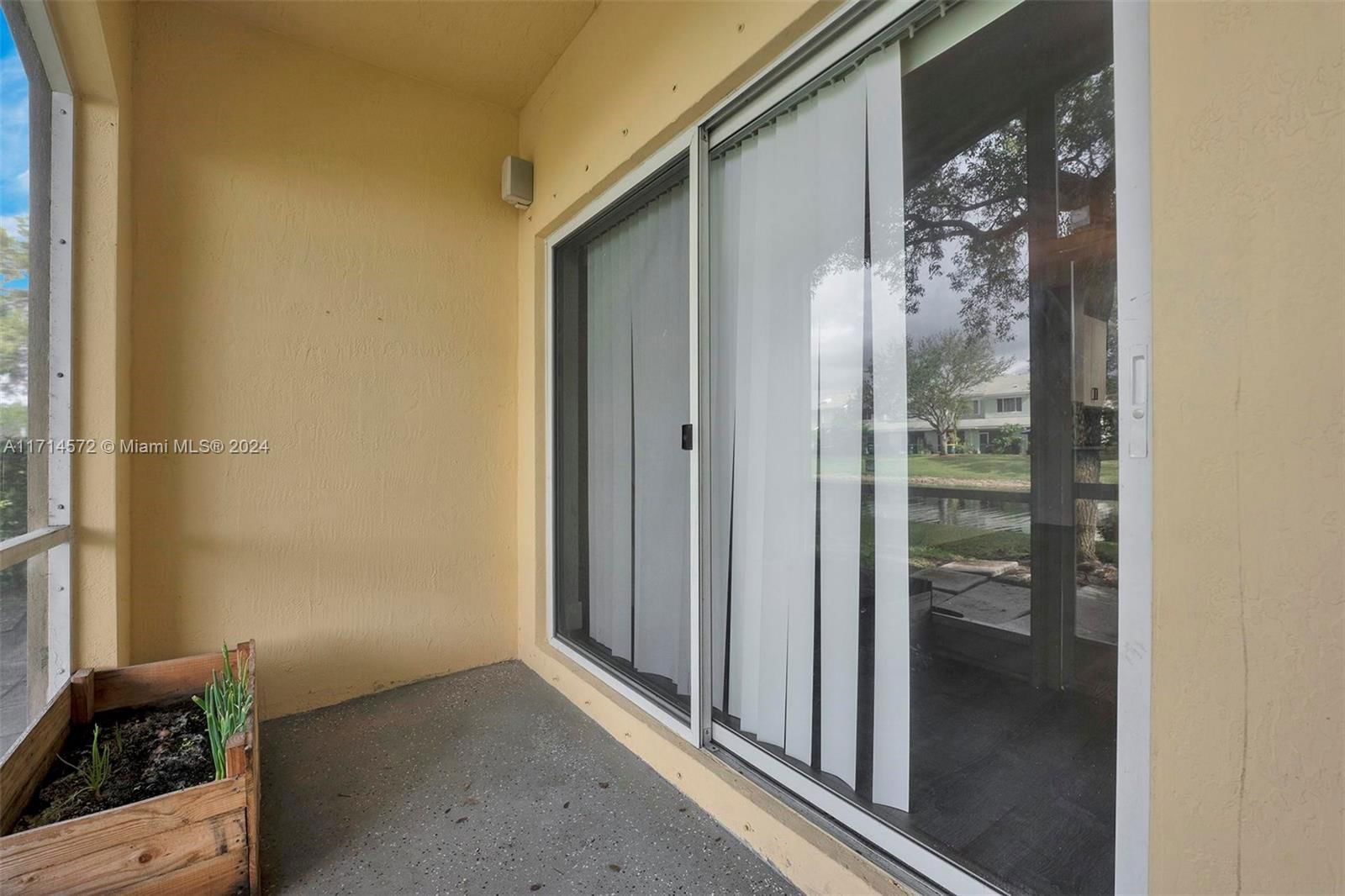 Real estate property located at 8207 Santa Monica Ter, Broward, Santa Monica, Tamarac, FL