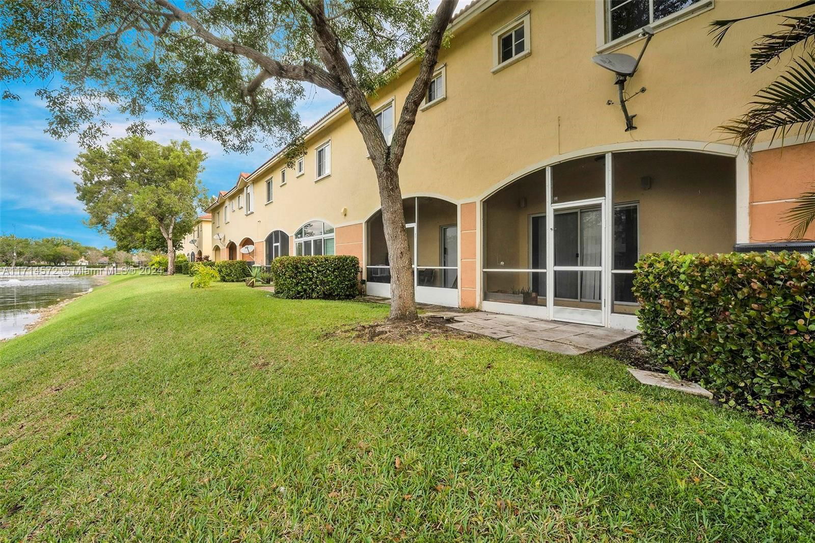 Real estate property located at 8207 Santa Monica Ter, Broward, Santa Monica, Tamarac, FL