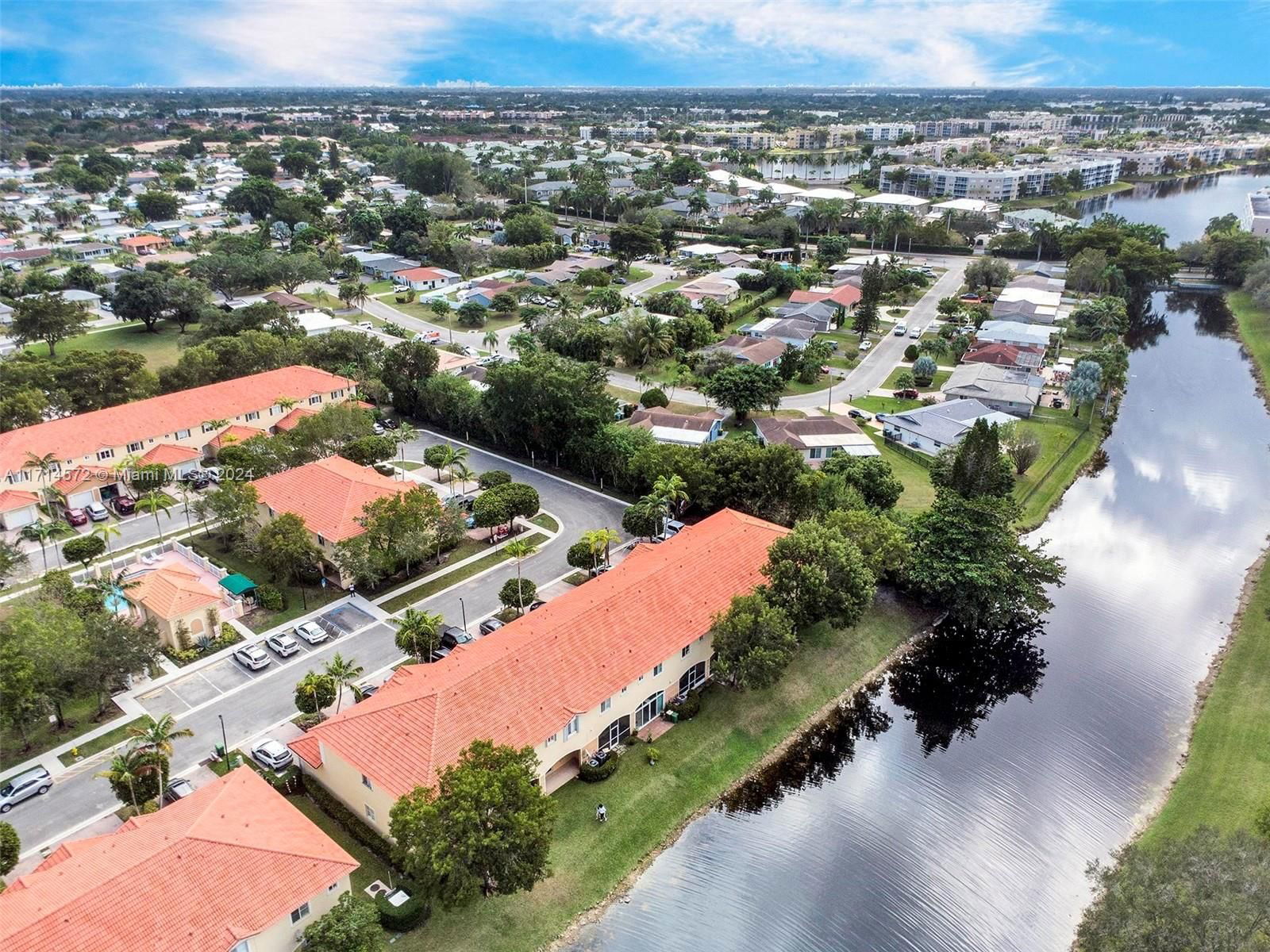 Real estate property located at 8207 Santa Monica Ter, Broward, Santa Monica, Tamarac, FL