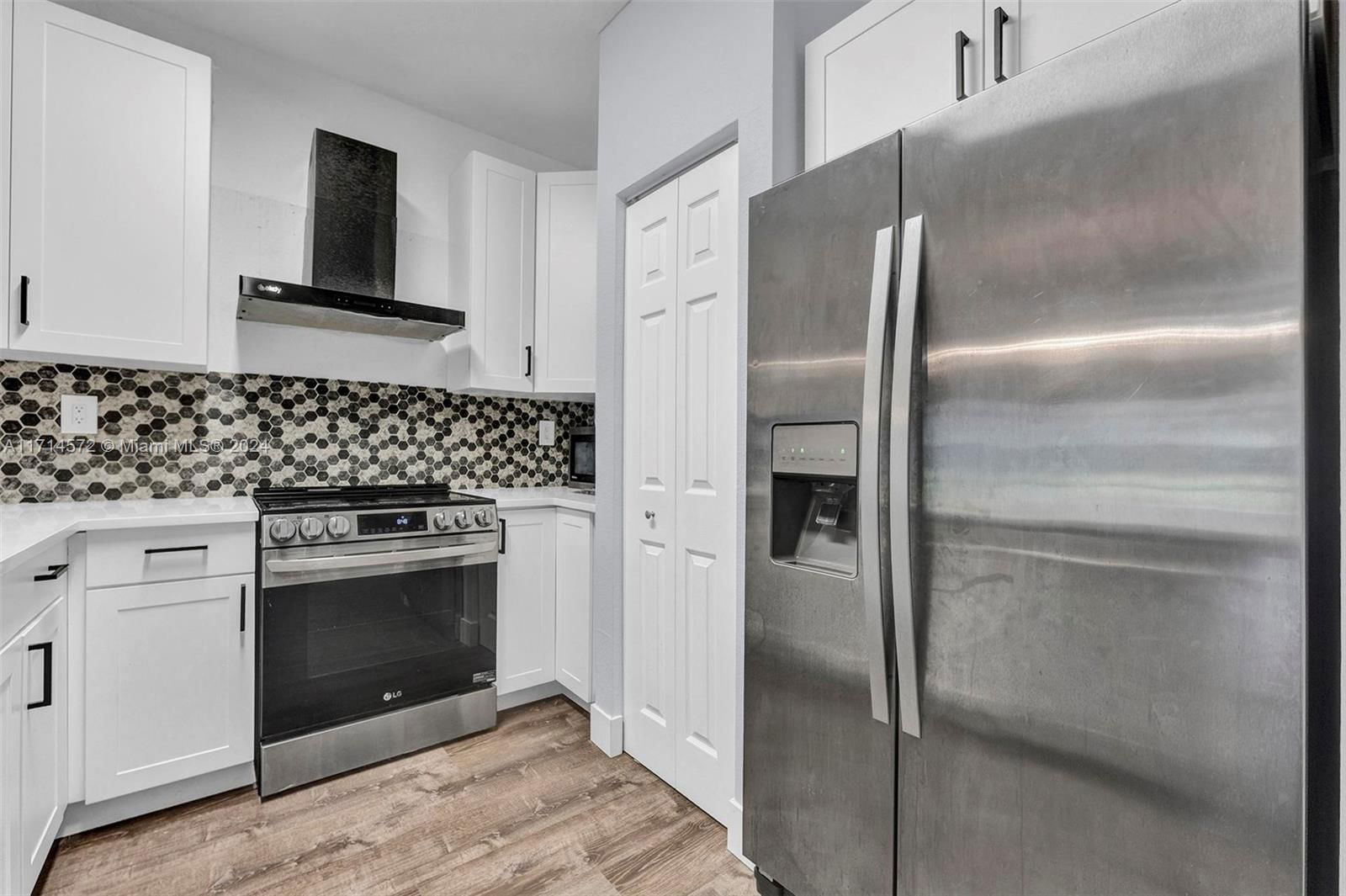 Real estate property located at 8207 Santa Monica Ter, Broward, Santa Monica, Tamarac, FL