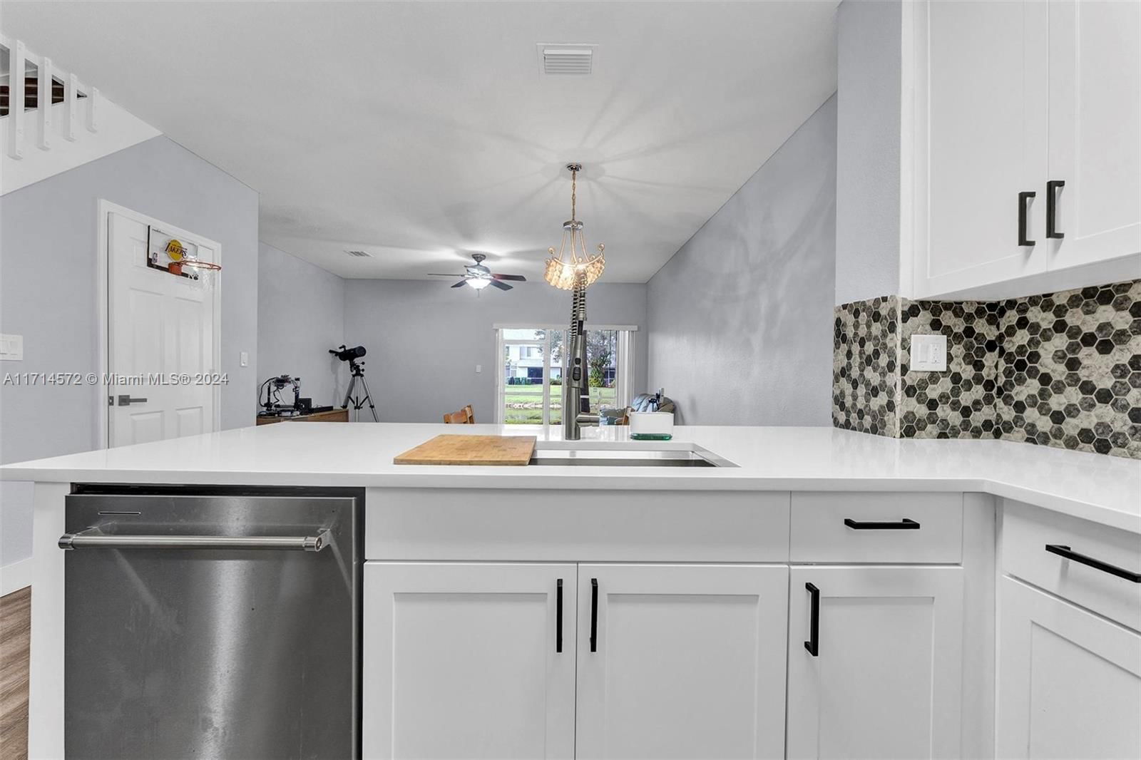 Real estate property located at 8207 Santa Monica Ter, Broward, Santa Monica, Tamarac, FL