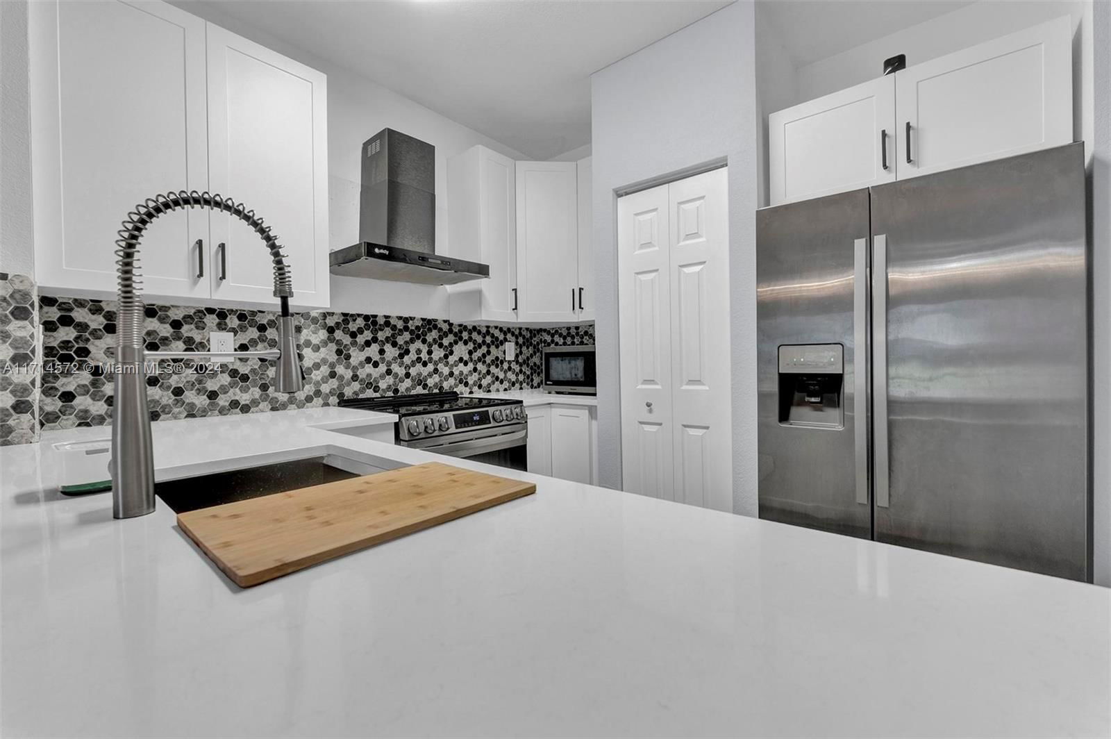 Real estate property located at 8207 Santa Monica Ter, Broward, Santa Monica, Tamarac, FL