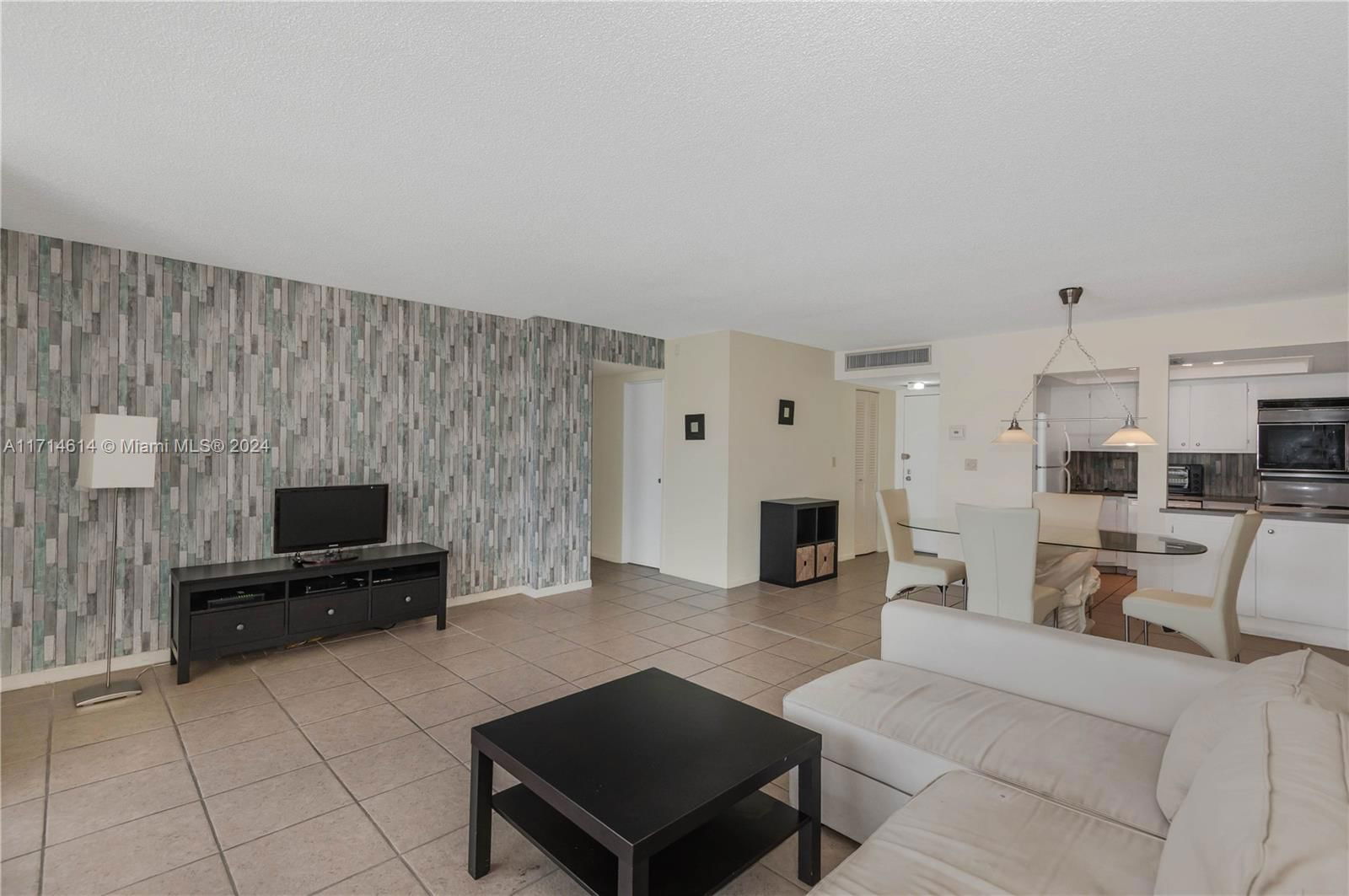 Real estate property located at 100 Golden Isles Dr #814, Broward, Lake Point Tower Condomin, Hallandale Beach, FL