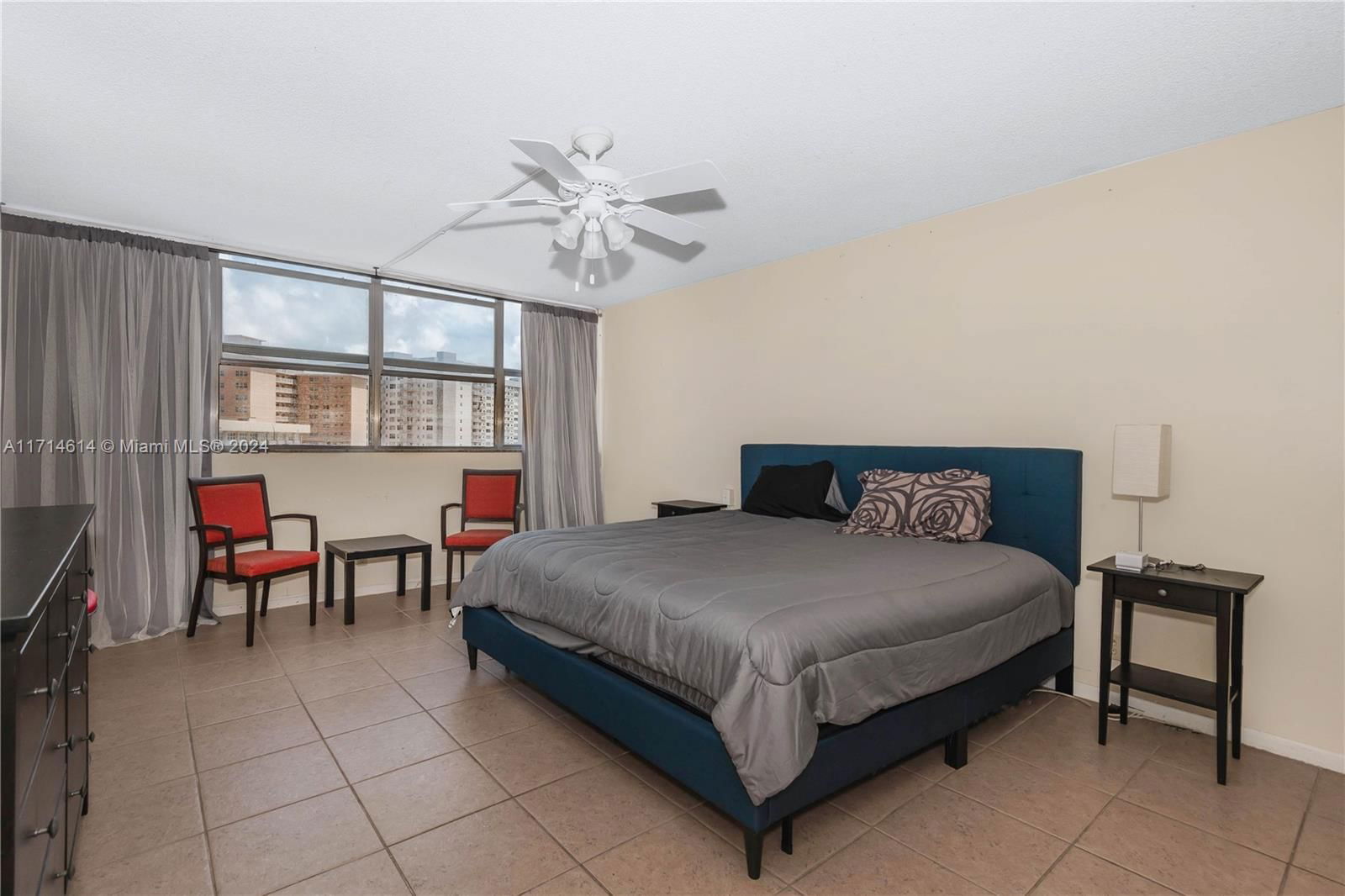 Real estate property located at 100 Golden Isles Dr #814, Broward, Lake Point Tower Condomin, Hallandale Beach, FL