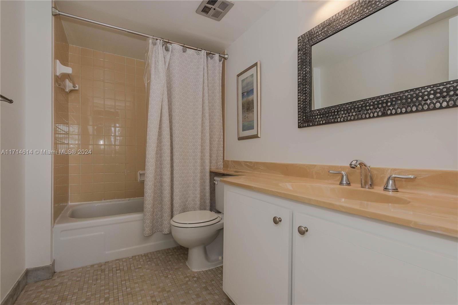Real estate property located at 100 Golden Isles Dr #814, Broward, Lake Point Tower Condomin, Hallandale Beach, FL