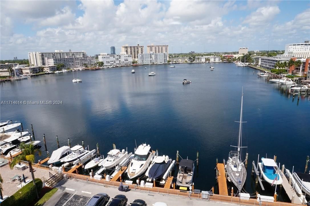 Real estate property located at 100 Golden Isles Dr #814, Broward, Lake Point Tower Condomin, Hallandale Beach, FL