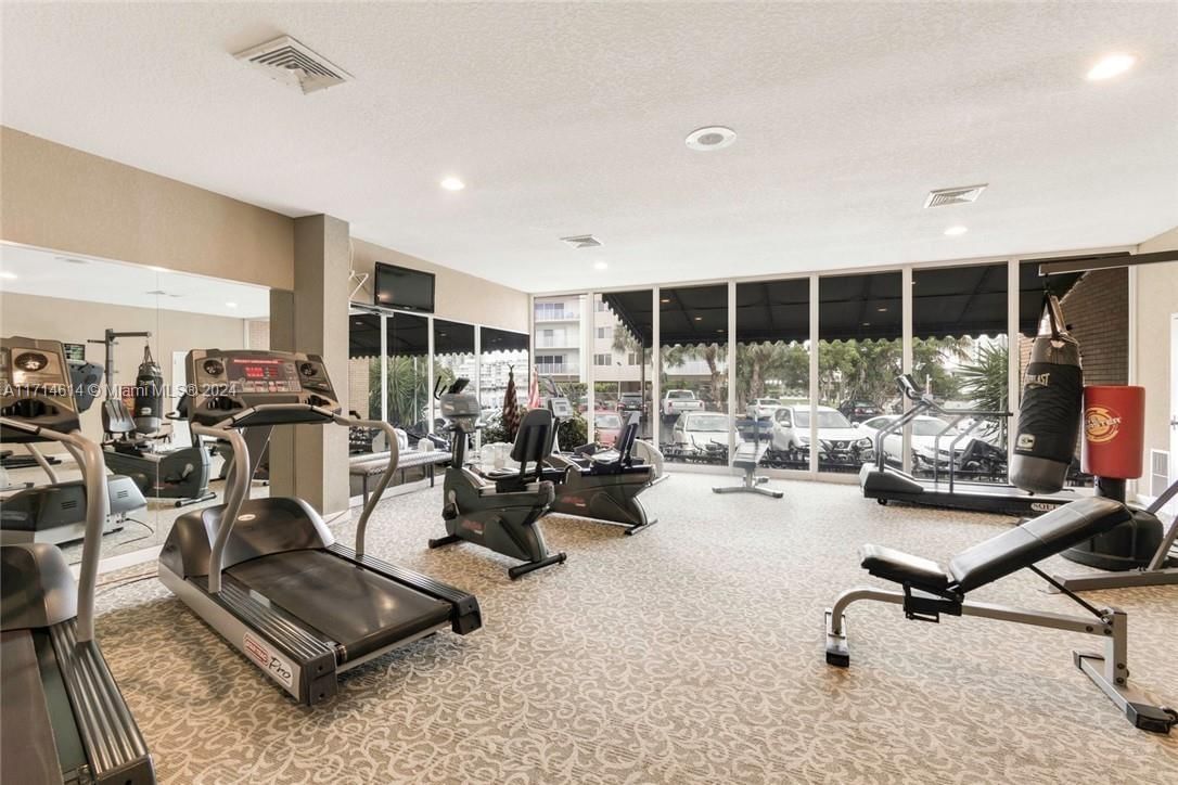 Real estate property located at 100 Golden Isles Dr #814, Broward, Lake Point Tower Condomin, Hallandale Beach, FL