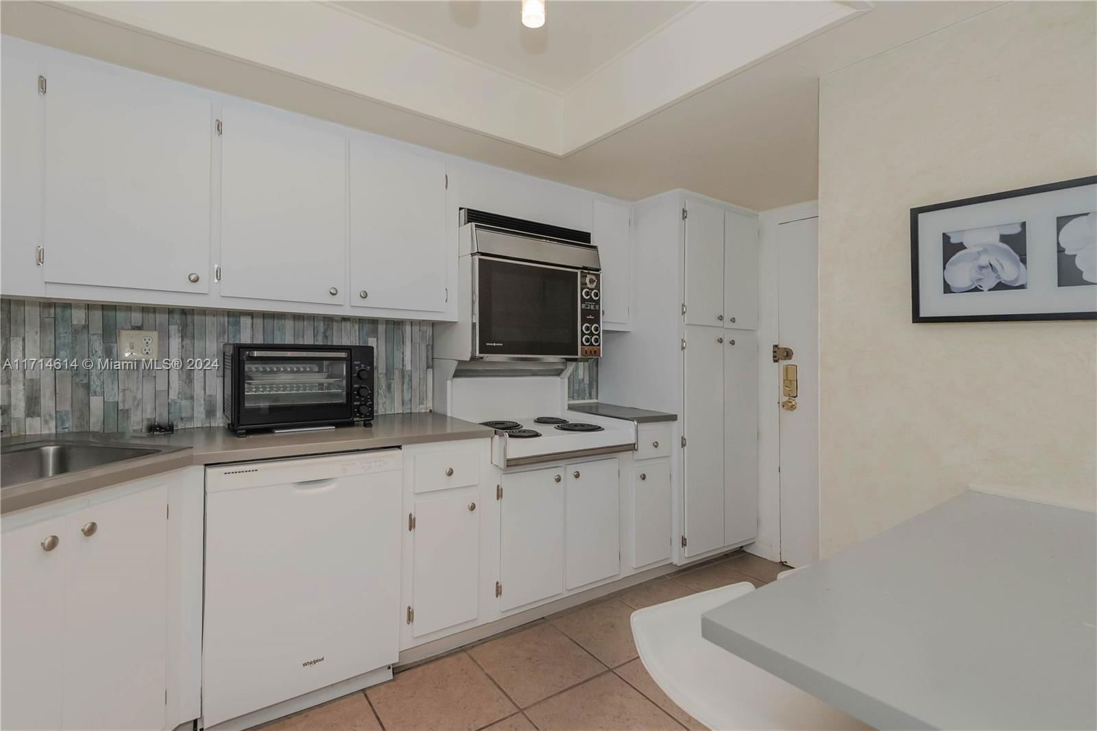 Real estate property located at 100 Golden Isles Dr #814, Broward, Lake Point Tower Condomin, Hallandale Beach, FL