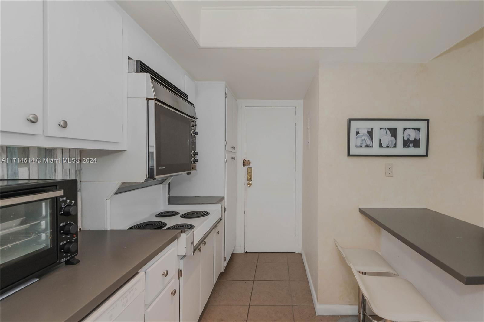 Real estate property located at 100 Golden Isles Dr #814, Broward, Lake Point Tower Condomin, Hallandale Beach, FL