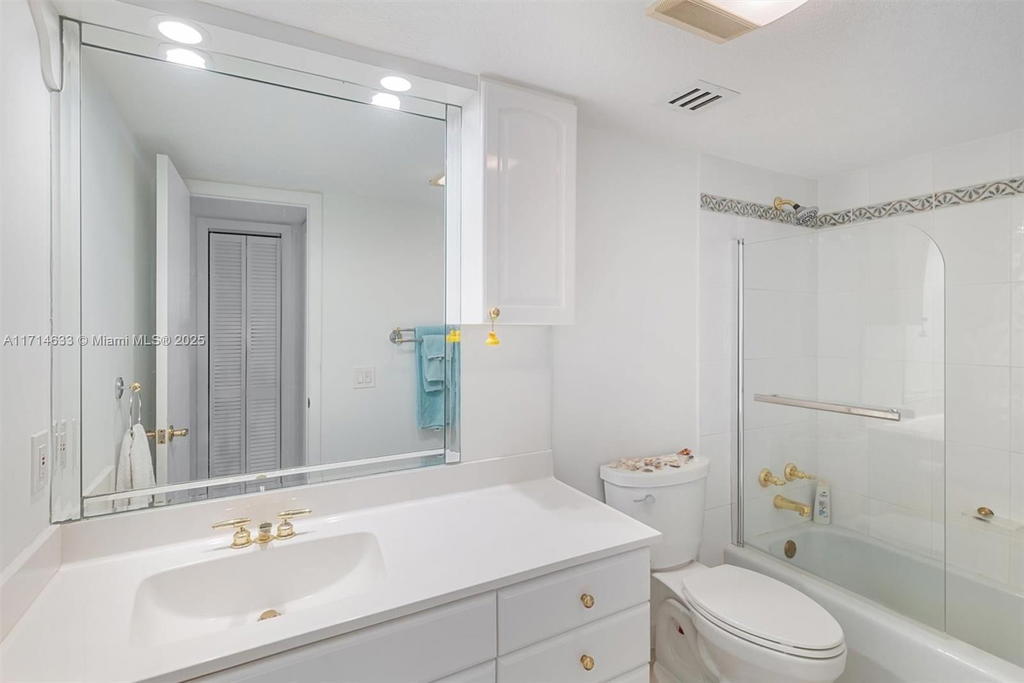 Real estate property located at 511 Bayshore Dr #304, Broward, Bayshore Towers, Fort Lauderdale, FL