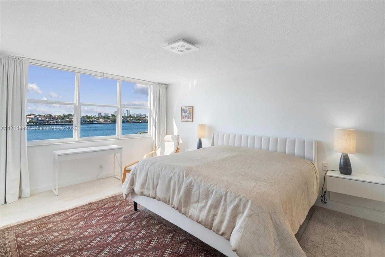 Real estate property located at 511 Bayshore Dr #304, Broward, Bayshore Towers, Fort Lauderdale, FL