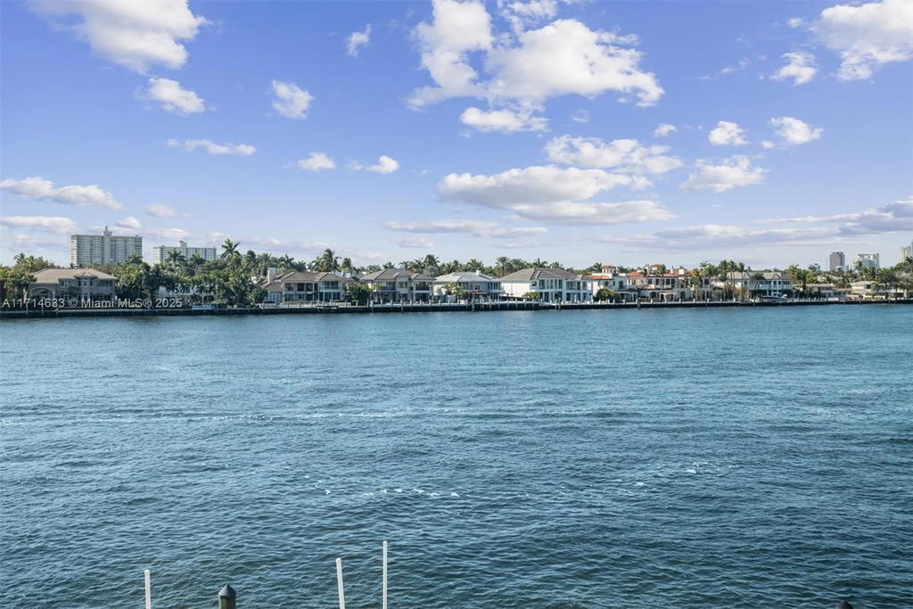 Real estate property located at 511 Bayshore Dr #304, Broward, Bayshore Towers, Fort Lauderdale, FL