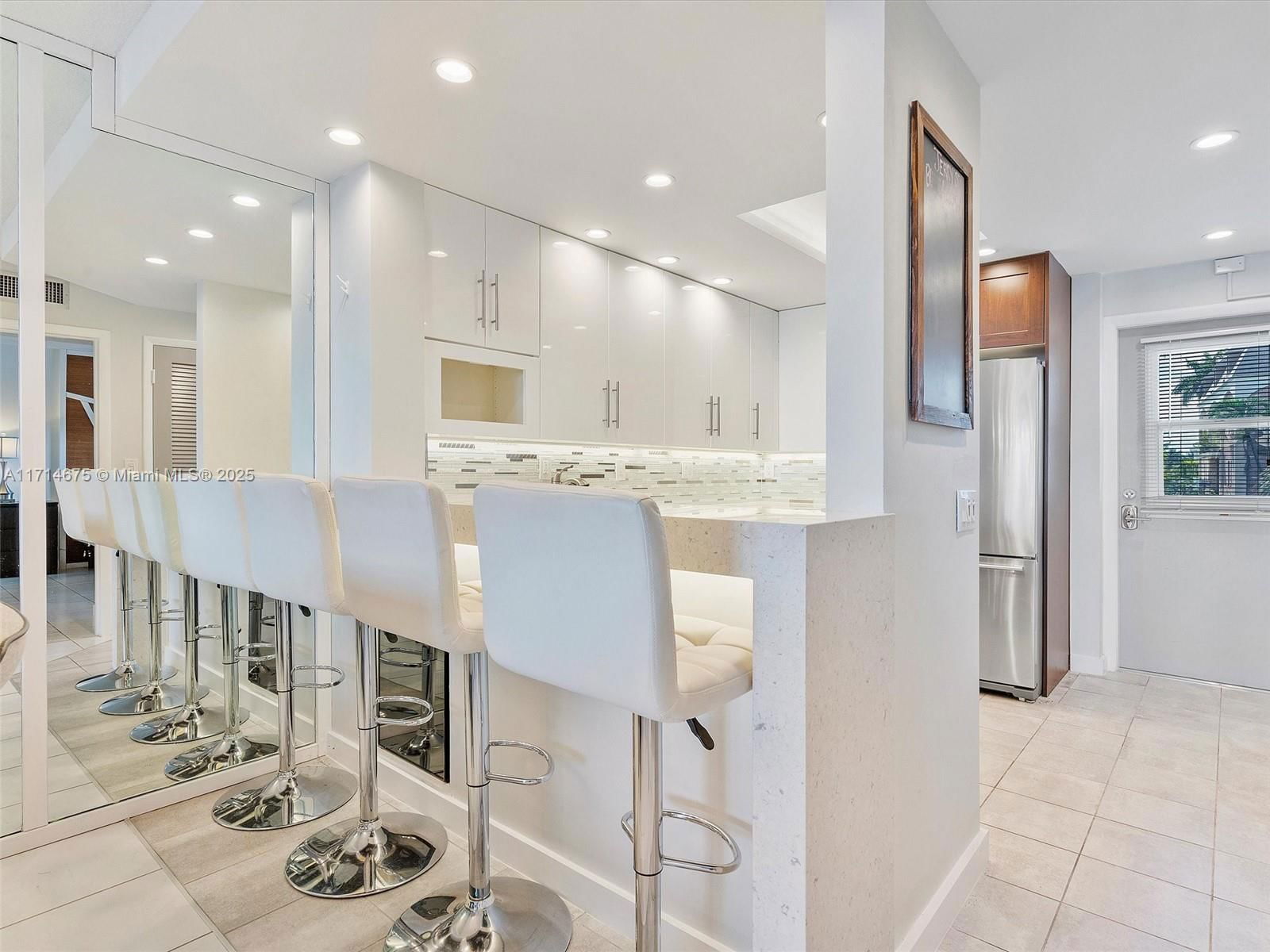 Real estate property located at 450 Paradise Isle Blvd #204, Broward, Isle Of Paradise Co-op, Hallandale Beach, FL
