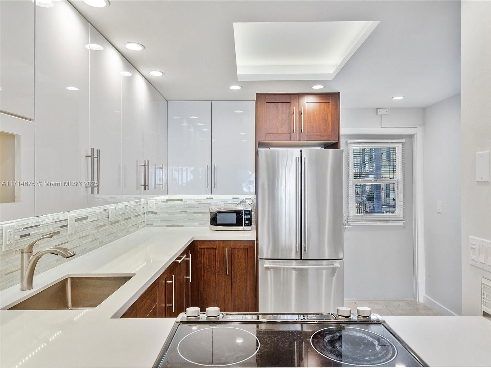Real estate property located at 450 Paradise Isle Blvd #204, Broward, Isle Of Paradise Co-op, Hallandale Beach, FL
