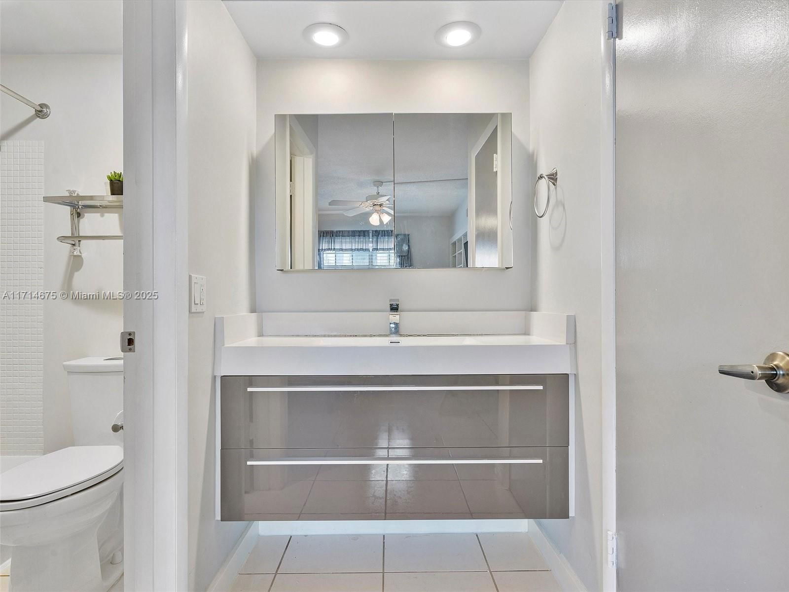 Real estate property located at 450 Paradise Isle Blvd #204, Broward, Isle Of Paradise Co-op, Hallandale Beach, FL