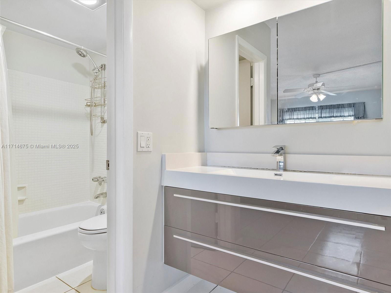 Real estate property located at 450 Paradise Isle Blvd #204, Broward, Isle Of Paradise Co-op, Hallandale Beach, FL