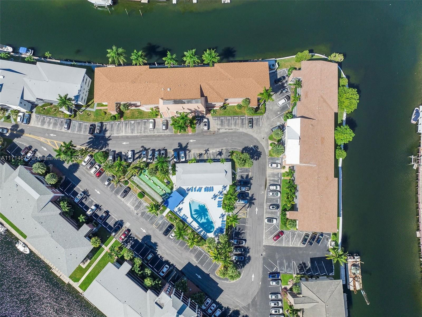Real estate property located at 450 Paradise Isle Blvd #204, Broward, Isle Of Paradise Co-op, Hallandale Beach, FL