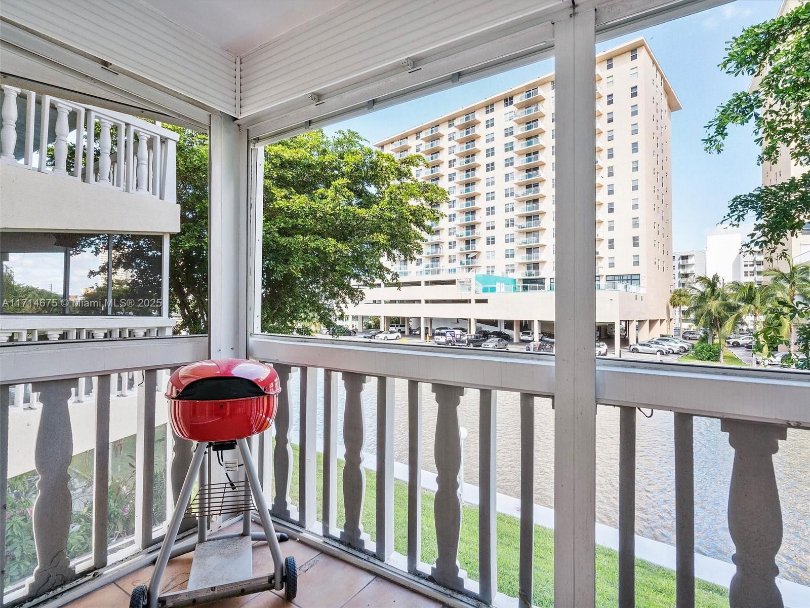 Real estate property located at 450 Paradise Isle Blvd #204, Broward, Isle Of Paradise Co-op, Hallandale Beach, FL