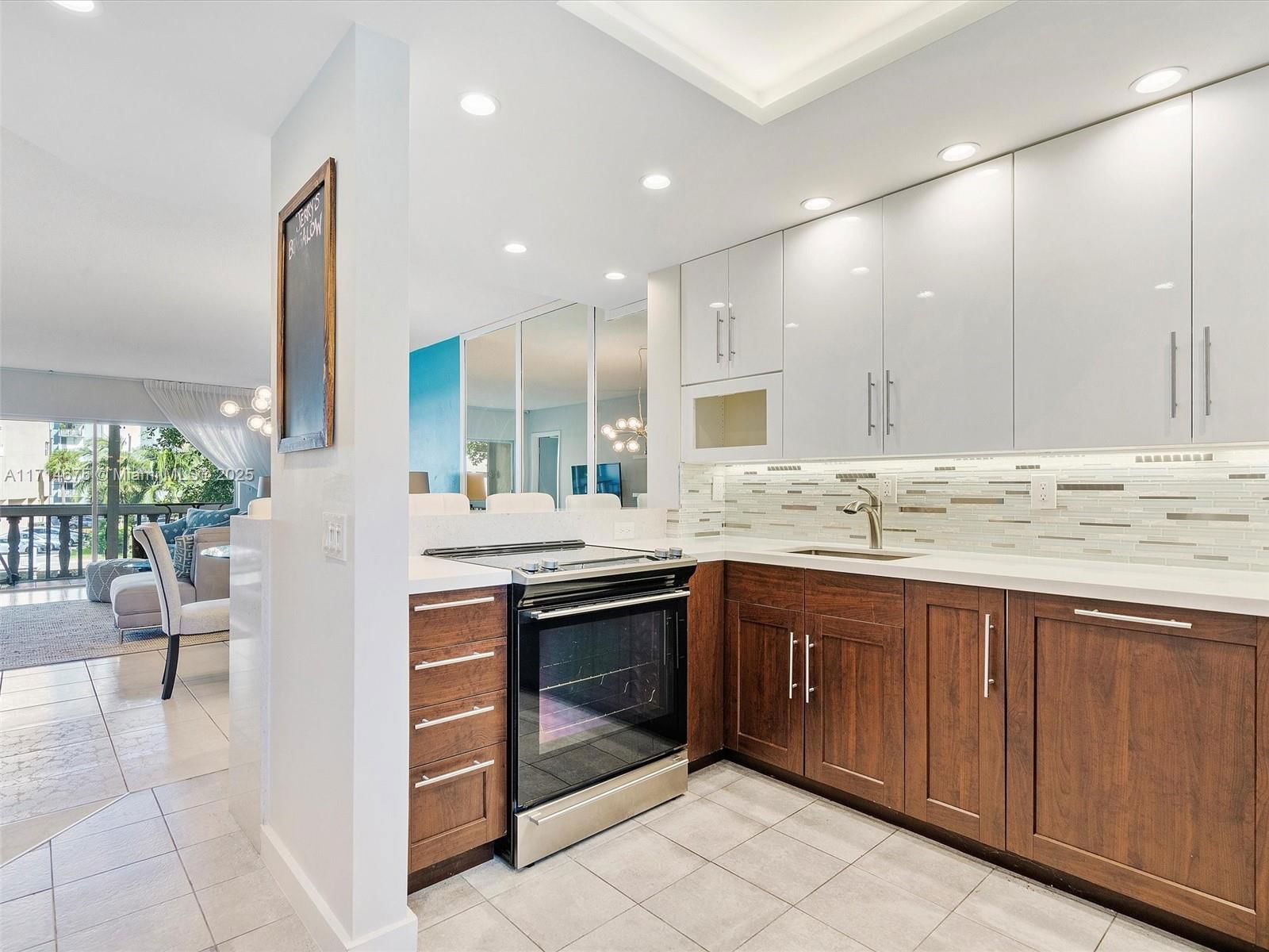Real estate property located at 450 Paradise Isle Blvd #204, Broward, Isle Of Paradise Co-op, Hallandale Beach, FL