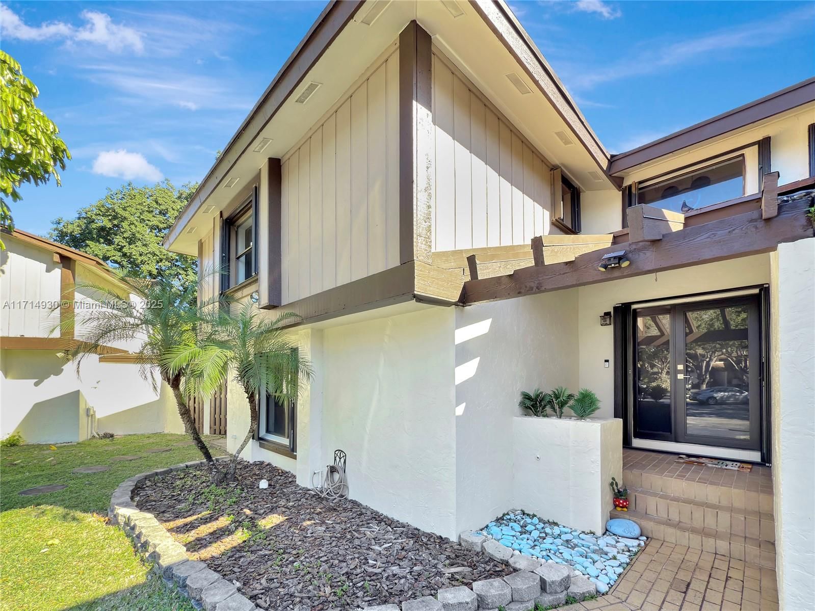 Real estate property located at 12810 67th Ter, Miami-dade, Woodgate North, Miami, FL