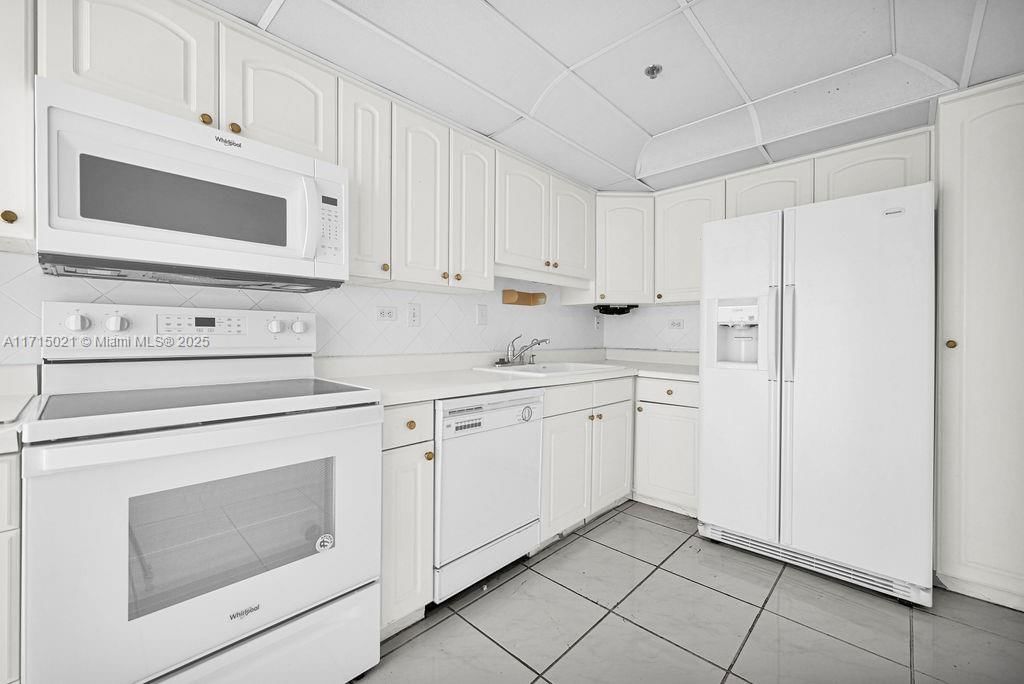 Real estate property located at 20355 34th Ct #725, Miami-dade, Delvista Towers Condo, Aventura, FL