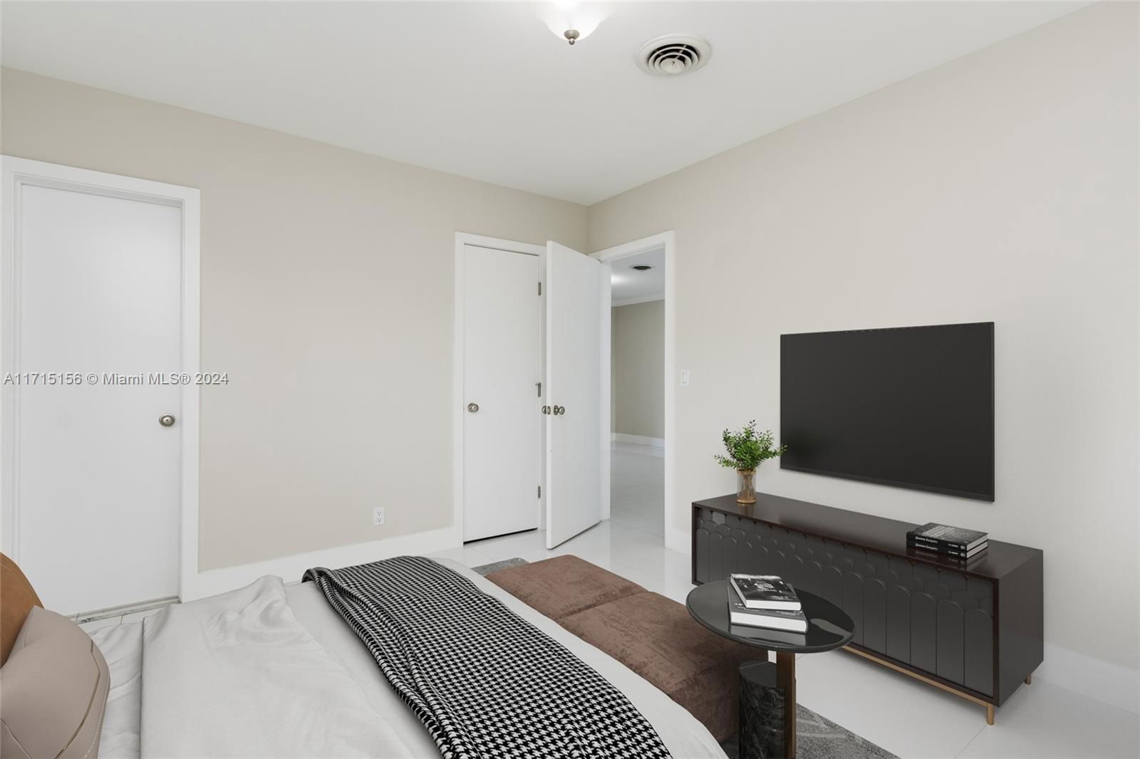 Real estate property located at 1917 42nd Ave, Broward, Hollywood Hills, Hollywood, FL