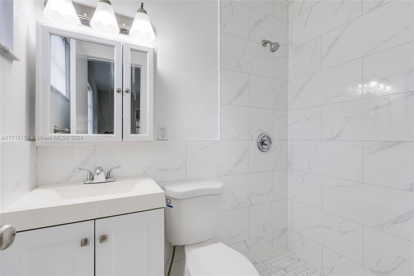 Real estate property located at 1917 42nd Ave, Broward, Hollywood Hills, Hollywood, FL