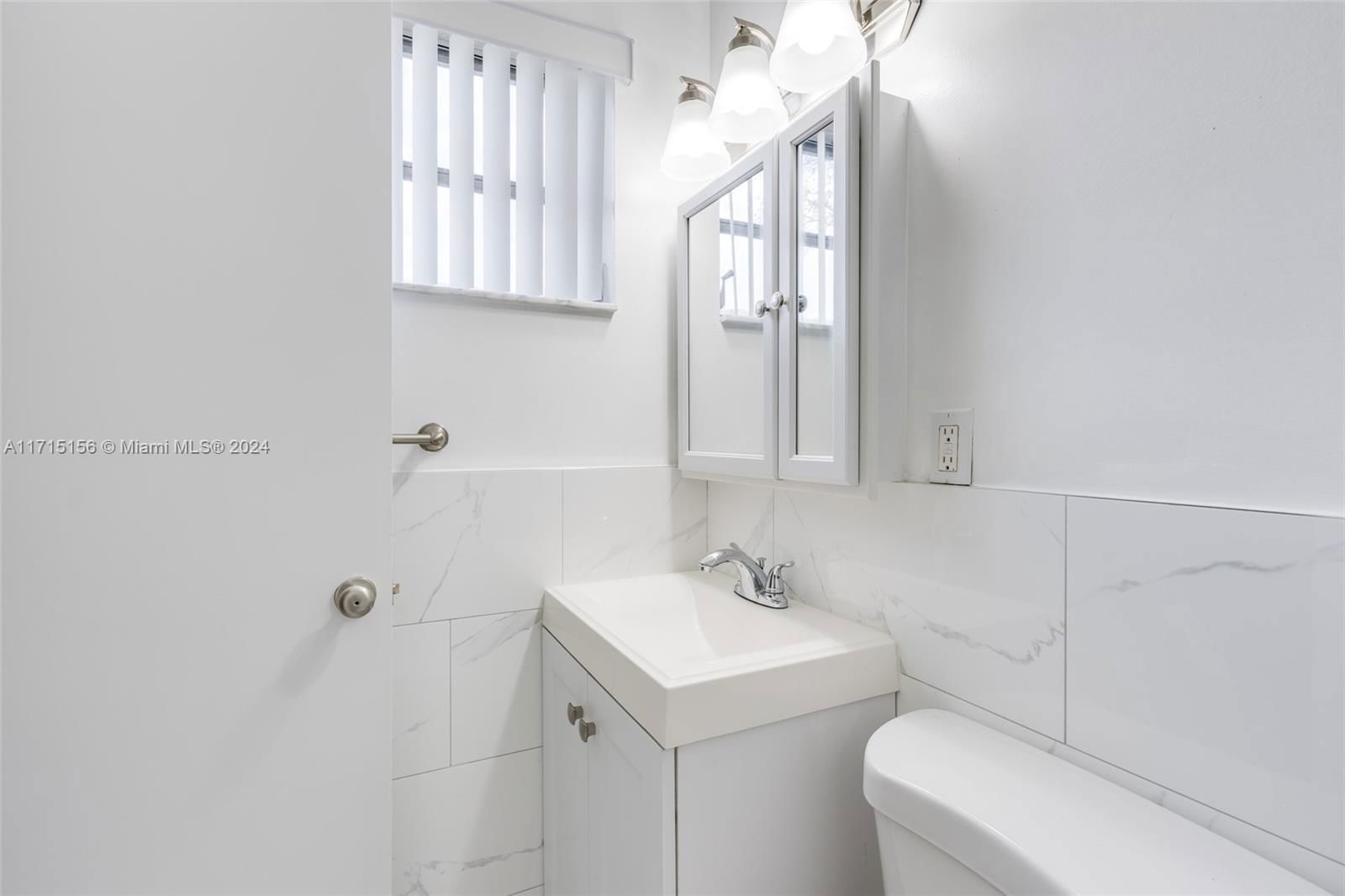 Real estate property located at 1917 42nd Ave, Broward, Hollywood Hills, Hollywood, FL