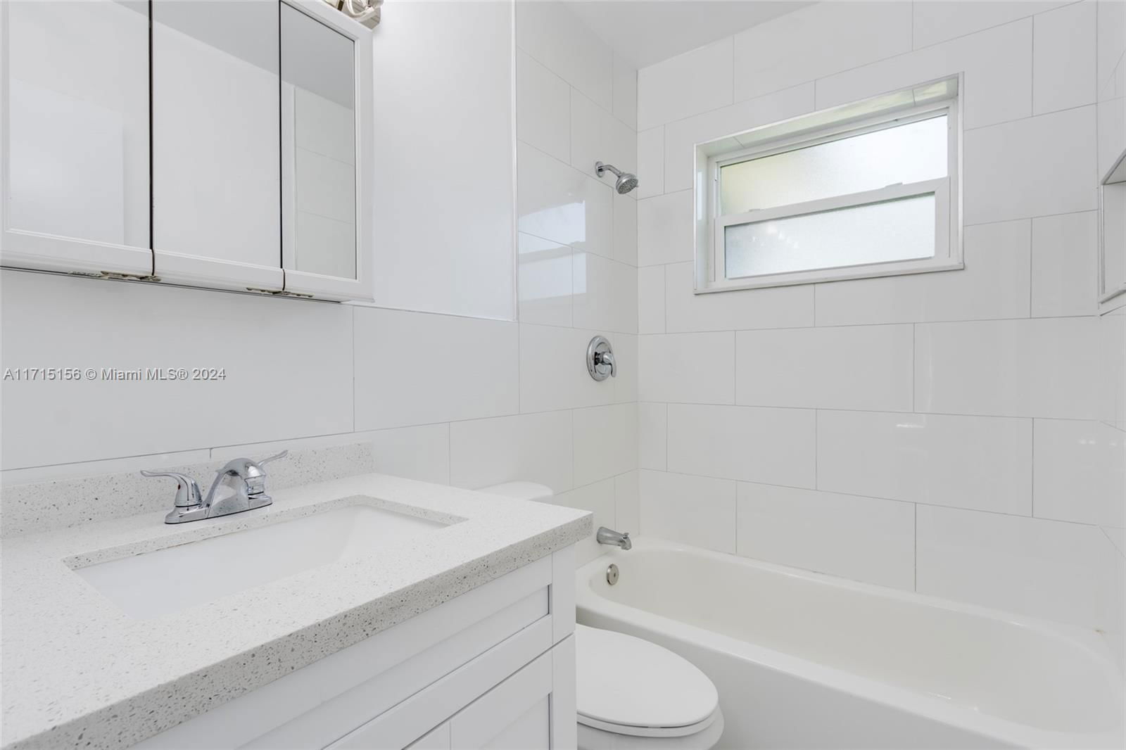 Real estate property located at 1917 42nd Ave, Broward, Hollywood Hills, Hollywood, FL