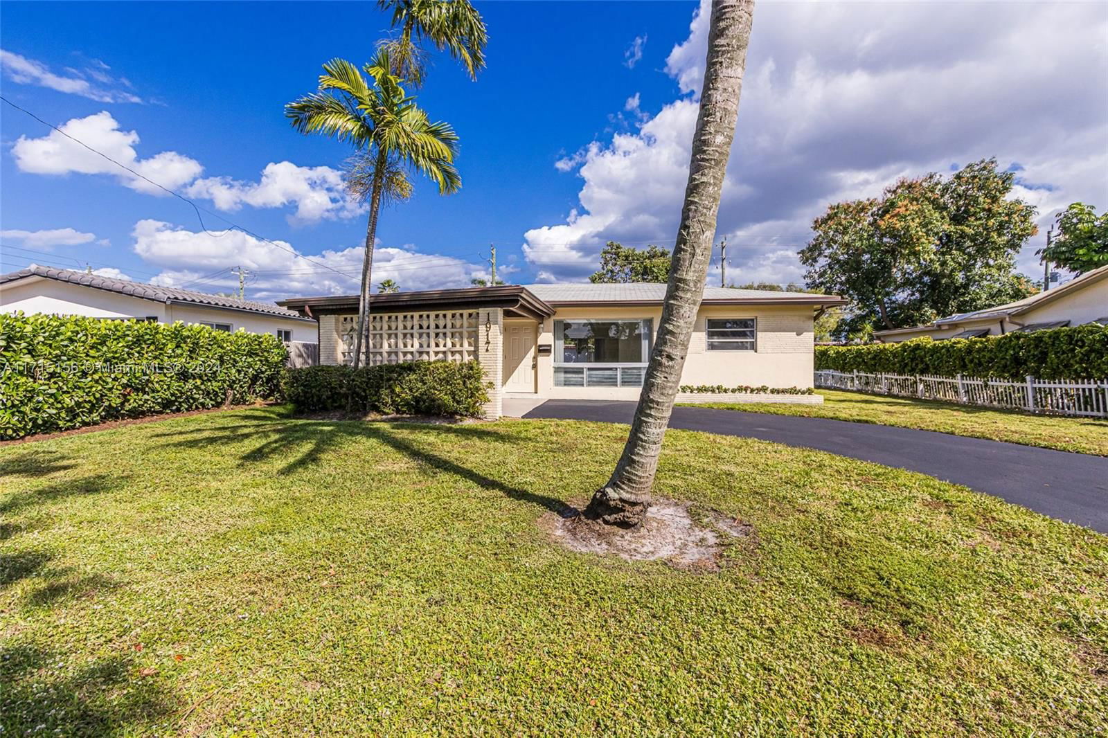 Real estate property located at 1917 42nd Ave, Broward, Hollywood Hills, Hollywood, FL